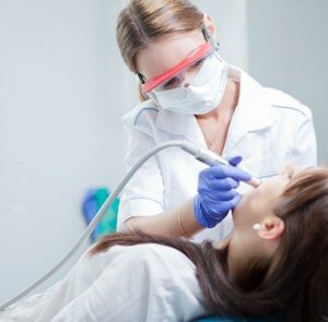 Estudia el Curso Higienista Dental y enfoca tu carrera profesional hacia este ámbito