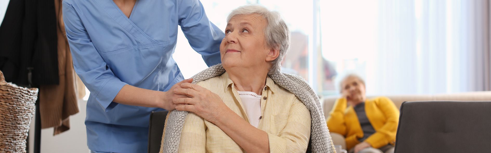 Descubre un ejemplo de cuidados geriátricos completo para adultos mayores: alimentación, ejercicio, seguridad en el hogar y apoyo emocional.